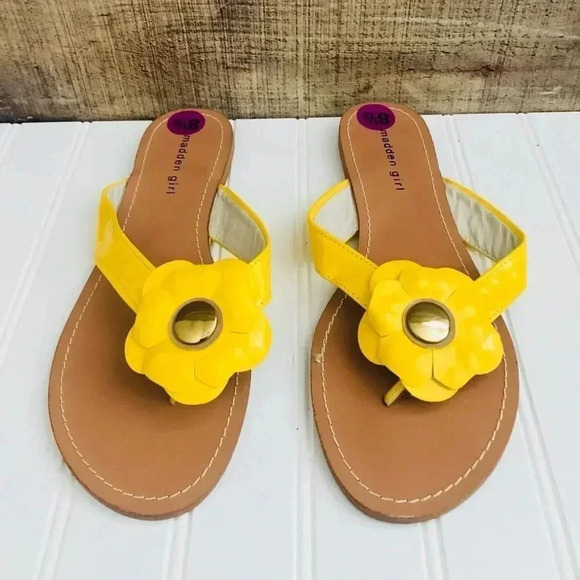 NWOT Madden Girl Flower Sandals - Picture 1 of 4